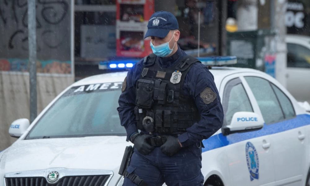 Απειλούν αστυνομικό στους Αμπελόκηπους: Μπάτσε πρόσεξε τον κ@@ο σου